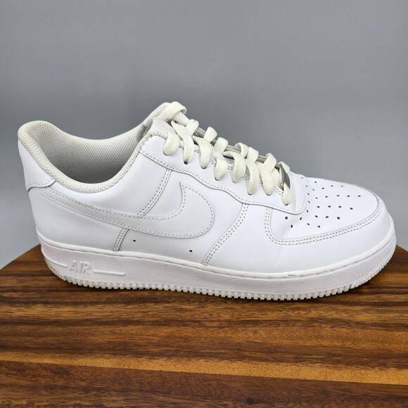 Nike Air Force 1 07 Shoes Mens 9 White Leather Low Top Athletic Lace Up Sneakers - Picture 1 of 8